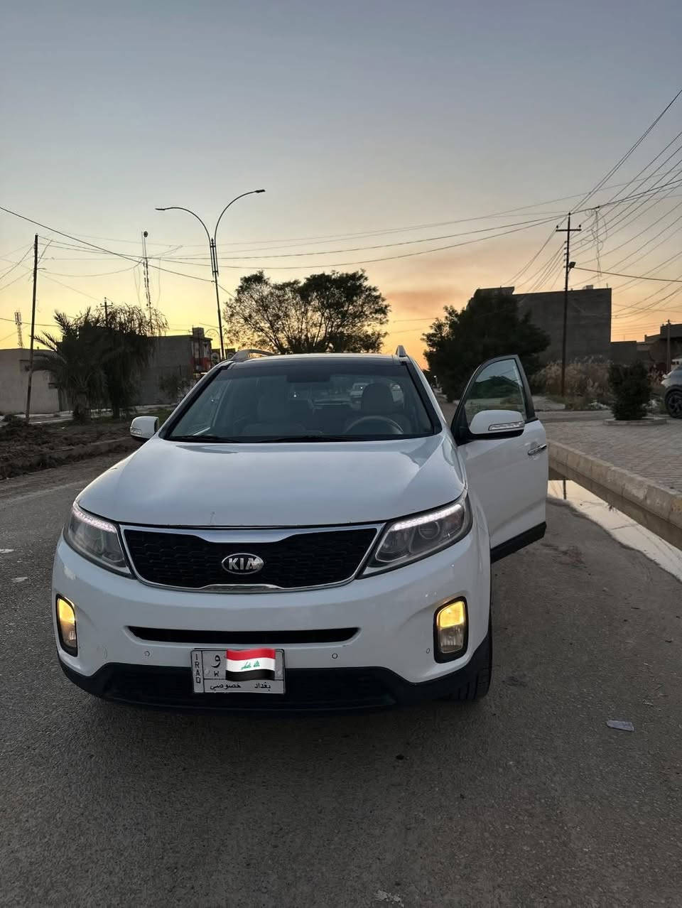 السلام عليكم…
للبيع كيا سورنتو موديل 2015 رقم بغداد مشروع وطني تحويل مباشر ثاني يوم خليجي لون ابيض ماشية 170 الف حقيقي كفالة عامة گير ومحرك كفالة عامة من الصبغ 

مكان السيارة صلاح الدين قضاء بلد. 

محرك 6 سلندر 3500

بصمة تشغيل وبصمة ابواب

علامة ترحيب خارجيه عند الاقتراب منها

علامة ترحيب داخلي

كلمة سورنتو بالدوسات ليزريه

شاشه وكاميرا

قماره بانوراما 

حساس خلفي 

نظام ايكو تقليل صرف البنزين

بگ لايت LED

7 راكب 

3 قطع تبريد

مري شفط كهرباء

اشاير بالمري

ويل كروم 19 

كشن السايق كهرباء 

كشنات جلد

يدات نيكل اصل

فول تحكم ستيرن 4 جهات

داخل السياره لونين بيجي واسود

مخرج USB

مخرج AUX

‏ Bluetooth
السعر 188$ وبيها مجال قليل 

للأستفسار الأتصال على الرقم ***********
