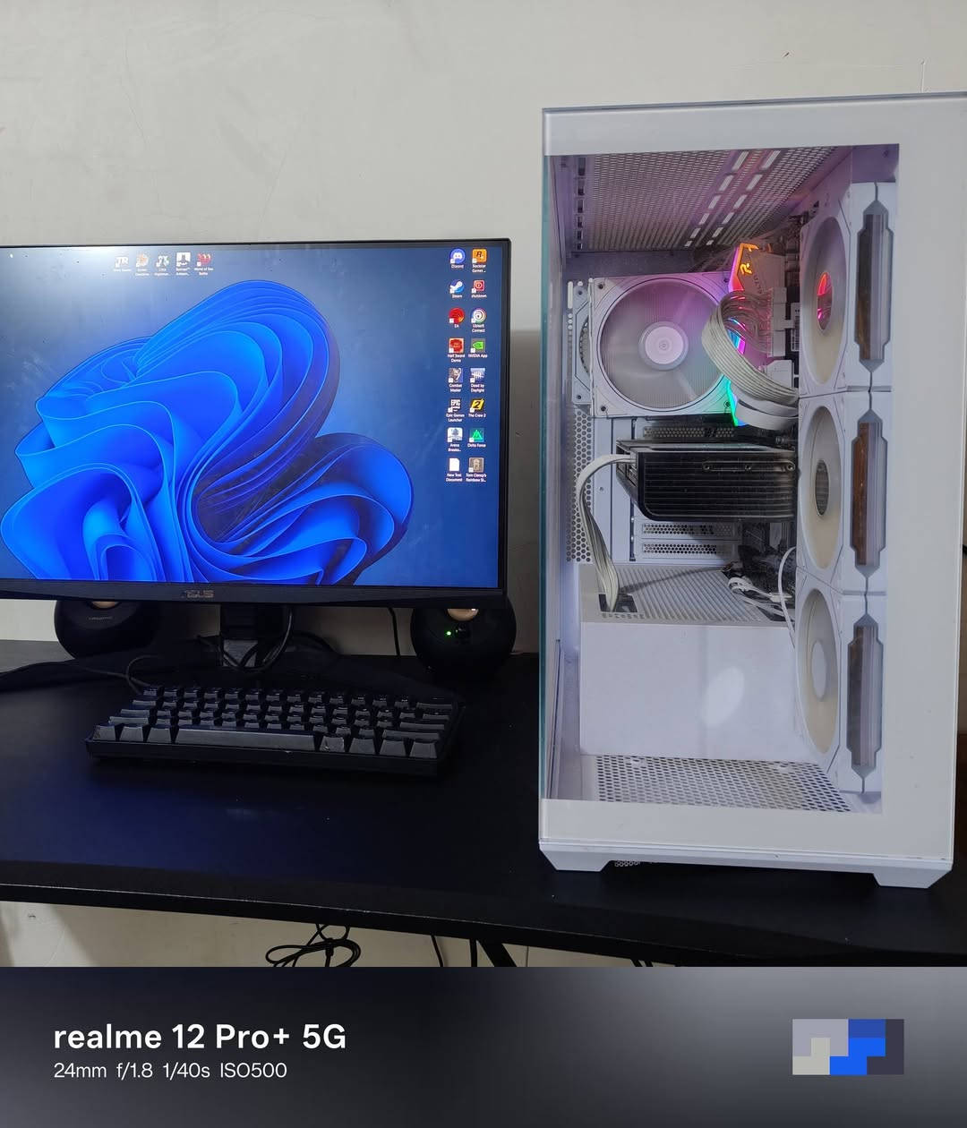 السلام عليكم اخوان pc للبيع
المواصفات 

كرت الشاشة.                                   Rtx 5070 ti asus 
المعالج                                                Ryzen 5 7600
اللوحة الام.                             Asus B650 plus prime 
1tb +250 tb m.2 nmve luxer.                      التخزين. 
عشوائية 🌟
T-Force 2x16 6000hz
الكيس 
Sama sv V-1 
المبرد ❄️
Thermalright assassin' spirit 120
مزود الطاقة⚡
Thermalright SG850 W PCIE5 H+++
القطع لون ابيض ما عدا الكرت 
الكراتين موجوده ....
السعر 2٫350٫000
مكاني ناصرية 
واتساب ***********
