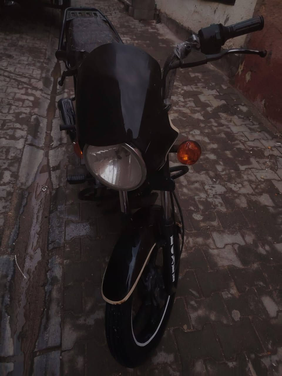 سلام عليكم دراجه بوكسر هندي نضيفه مديل 2021 حلوه دراجه مامتعوبه بس روح بيها لشغل ورجع سعرها مليون وستميه بصره كرمت علي ***********
