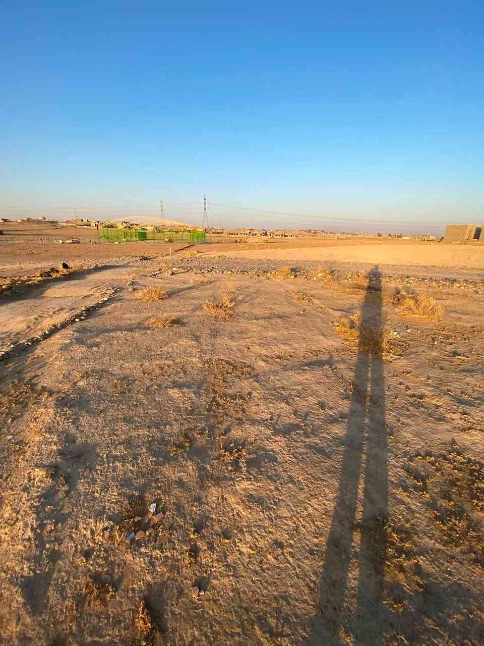 السلام عليكم 
قطعة ارض للبيع في منطقة عين عيسى قرب دار الاستاذ لؤي الموسى 

مساحة القطعة 800 متر 
سعر المتر 8 وقابل للتفاوض 
ارض مرتفعة ومناسبة للسكن ويبعد عنها الماء والكهرباء والتبليط تقريباً 100 متر 

الاستفسار اتصل : ‭***********‬
— في ‏الشرقاط اجميله الجزيره‏.
