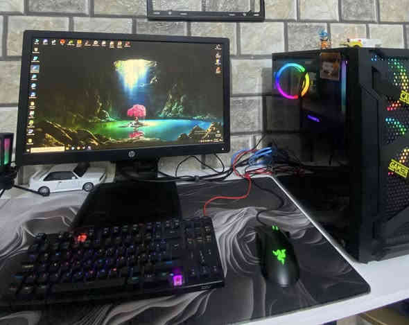 سلام عليكم تجميعة للبيع 
(شاشه+ كيس ) 
cpu: r5 5500  stock cooler
ram:16g ddr4 3200hz rgb
gpu: 1070 gigabyte 8g  rgb 
motherboard:asus prime mk b450 
storage : 1-nvme m.2 512g 
2-sata ssd 512 g
3-sata ssd 120g
power supply:550w
black case with 3 fans  rgb
monitor(شاشه):hp 1080x1920 60hz 
مكاني بغداد الزعفرانية  للاتصال ***********
اغلب علب القطع موجوده 
السعر ٦٠٠ الف
لايوجد توصيل تفحص وتاخذ
