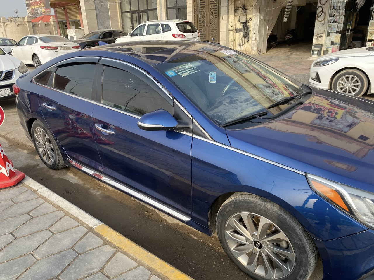 السلام عليكم
سوناتا 2016 
لمتد واحد على واحد 
محرك GDI 
بيها صبغ بنيد وجامغ بدون دواخل 
تدفئه وتبريد كشنات وستيرن 
راداد 
شاشه بلاديه كامره خليفه مري شفط اشاير مري 
ماشيه 100 
ويل كروم تخم تاير حساسات 
رقم بغدا دولي جديد 
سياره خير من الله جاهزه من كلشي 
***********
مكانها واسط النعمانيه 
السعر 130 وبيها مجال قليل
