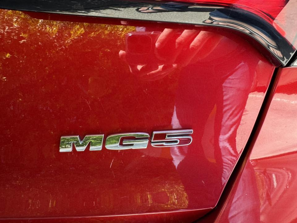 السلام عليكم 
MG5 
2024
مواصفات comfort 
ماشية 5 الاف و شوية 
بعدها بالضمان 
رقم انكليزي الجديد
مغلفة جلد للمقاعد والارضية
بيها طخة بالجاملغ الخلفي وبعدها ما مصلحها  
للتواصل  واتس اب 

0786 492 9369

السعر 16 مليون ونص و بيها مجال
