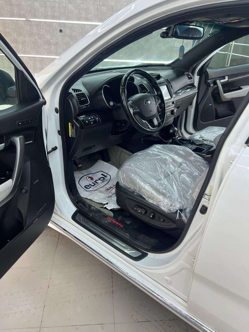 سورنتو 2015 vip
فول الفول بدون ايرباك 
رقم بغداد 
سبعه راكب
ماشيه 95 الف 
اللون ابيض صدفي 
رقم بغداد 
كل اوراق دخولهة موجوده وكتلوكات الشركه موجوده 
كشنات جلد كهرباء تدفئه تبريد
تخم تاير جديد 
باتري جديد 
بانوراما 
سستم صوت انفنتي بلادي 
مفتاح بصمه وابواب بصمة
جنطه كهرباء
ويل كب كروم 
تحكمات ستيرن مثبت سرعهة / هيتر ستيرن / بلوتوث 
نظام ملاحه 
مري جانبي كهرباء هيتر  نقطه عمياء
اناره ليزر داخلي ابواب ودشبول بلاديه 
تبريد 3 قطع
السياره داخلهة وخارجهة كلش جديد 
السياره جديده بحاله الوكاله 
بغداد الرصافه مقابل جامع النداء 
السعر المطلوب 178 ورقه 
***********
فهد الشمري
