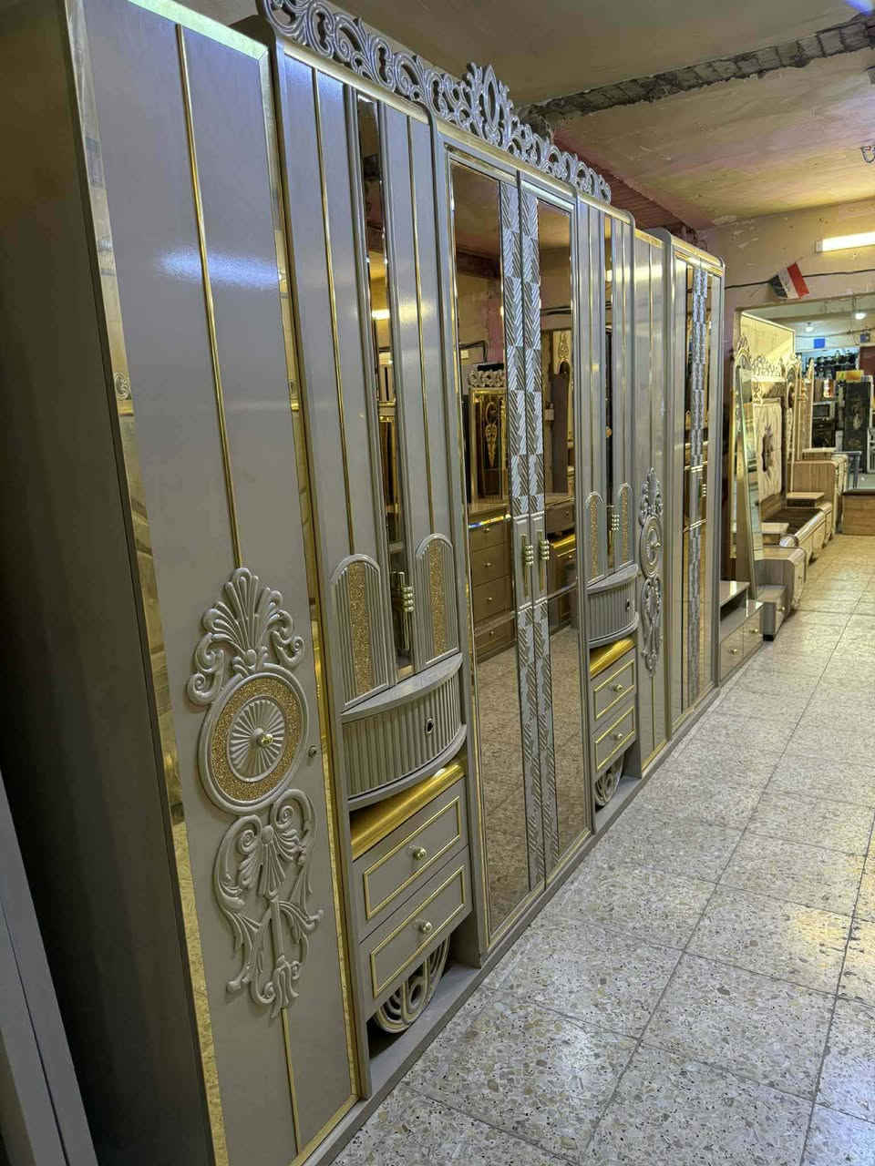 ✨ غرفة تركية ملكيه 👑 الاصلي مودرن ✨
🚪 نظام أبواب  11 قطعه بروفايل فاخر
🛏️ سرير ضهر بلوك بمخزن عملي جام برونزي انيق🫰❤️‍🔥
🧵 قماش وتر بروف أصلي 
✨ نظافة 99💯
🚚 شد ونقل مجاني داخل بغداد
📦 توصيل للمحافظات بأسعار رمزية

📍الموقع بغداد الجديدة
📩 للاستفسار راسل خاص 🫰❤️‍🔥


**إذا كنت صاحب هذا الإعلان وتريد حذفه لأي سبب، رجاءا أرسل رسالة إلى الدعم الفني**