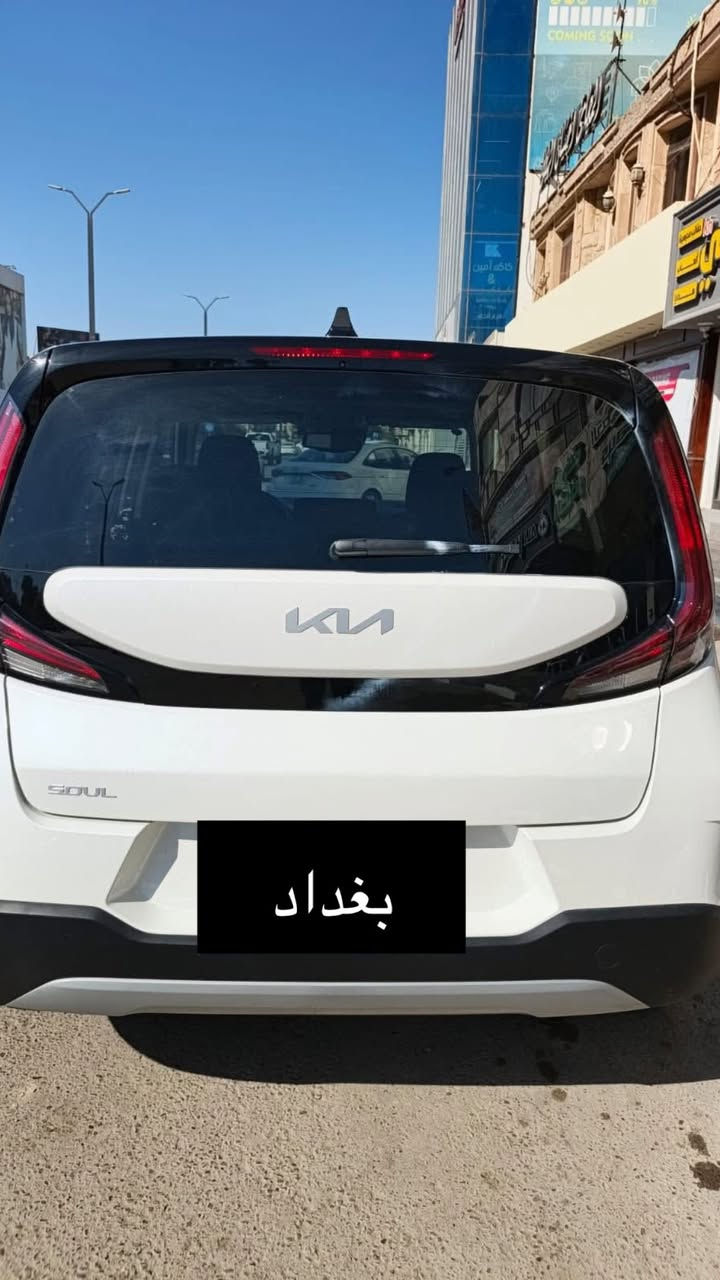 ‏:  2024: KIA: SOUL EX
اللون : ابيض صدفي 
سعه المحرك :  2.0 DOHC دوش
المسافه المقطوعه : 8000 mi
----------------------------------
🚘 المواصفات 🚘
وارد امريكي  🇺🇸
بصمه
فتحه
شاشة العدادات ديجيتال
شاشه 
كاميرا
كراسي كهرباء
تدفئة مقاعد اماميه
فرش جلد و مخمل
تحكم سرعه
تحكم مسجل
شاحن وايرلس
ويل 17
نظام عرض الكاميرا
تشغيل عن بعد
حساس تجاوز
تحديد مسرب
‏DRIVE MODE
----------------------------------
⭕️ حادث السياره الجاملغ الامامي اليسار تبديل الاصلي  نفس  اللون  / و الدعاميه الاماميه تبديل اصلي نفس اللون
جميع الايرباكات: سليمه

----------------------------------
💲 السعر على الخاص 💲
----------------------------------
☎️ للاستفسار  يرجى الاتصال على الرقم التالي☎️
⬇️                            ⬇️                           
‏***********– Whatsapp 
📍 العراق - بابل  -الحله - شارع 40
