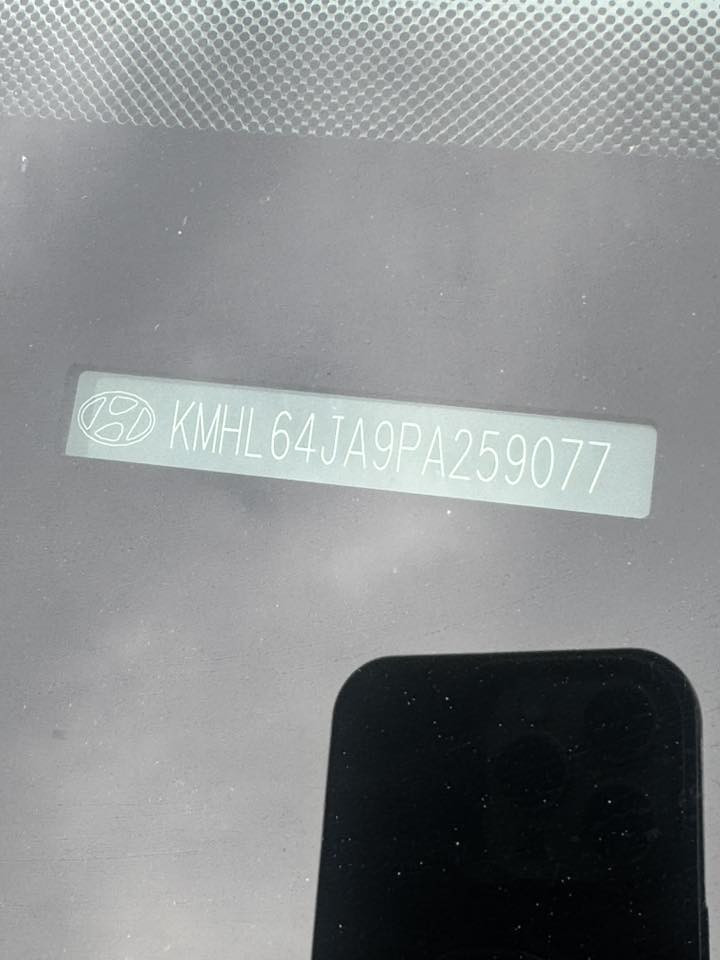 السلام عليكم …….
سوناتا 2023 الون اسود 
محرك 2600gbi
كير 2.5 
محرك وكير كفاله عامه 
السياره ماشيه 58km وليس ميل 
مواصفات فول ماعدا الفتحه 
بصمة تشغيل 🫆
تشغيل عن بعد 🚗
5 انضمة قياده 🕹️
تحكم بل مري 🪟
شاشة كار بلي 🖥️ 
وبعد لمواصفات هواي معروفات 
السعر …175$ 💵💵💵
حادثها بل صندوك واشبر بل جملغ الخلفي كله راجع  
لشراي 
تواصل 
*********** واتساب هاتف 📱
*********** هاتف فقط ☎️
