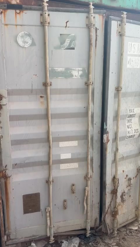 حاوية طول 12 متر 
السعر 17 ورقة 
بغداد باب الشيخ 
استفسار ‭0771 121 4617‬
