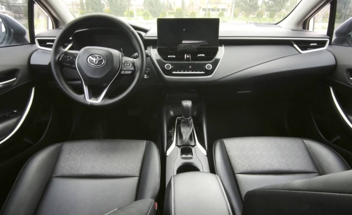 تويتا كرولا . موديل . 2025.  6000 رؤيشتيه. ليدراو ي. . هه يه. هه نده ك صه قف و شان ي بيشه وه .  سعر 126$ تیل ***********
