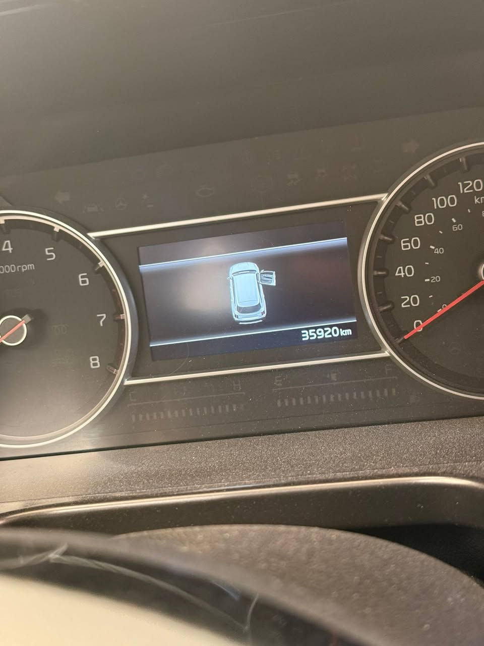 سورنتو 2023
لون ازرق 
٧ راكب
فول مواصفات . عدا بانورما
محرك 2500
وارد امريكي. 
الحادث طخة بسيطة بالبنيد بدون تبديل او تعديل.
ماشيه ٣٠ الف كيلو 
رقم بغداد حديث 
السعر ٢٦٠ ورقة 
رقم تواصل *********** 
عنوان بغداد زيونة
