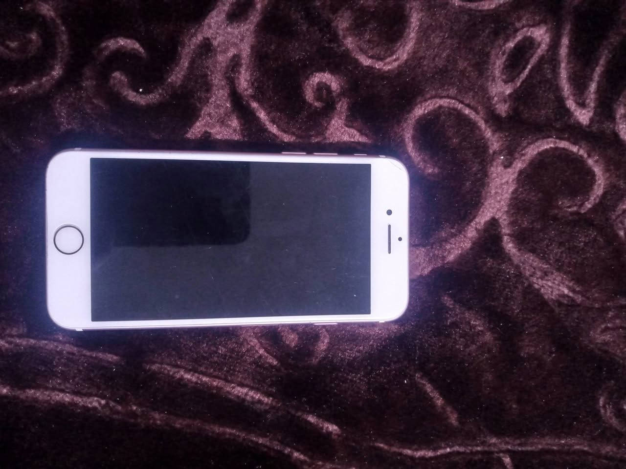 للبيع ايفون 7 عادي الجهاز كلشي شغال فقط البصمة ما تشتغل
الذاكرة 32
 والبطارية 83
 السعر 45 السعر ثابت 
توصيل موجود لجميع محافظات العراق
