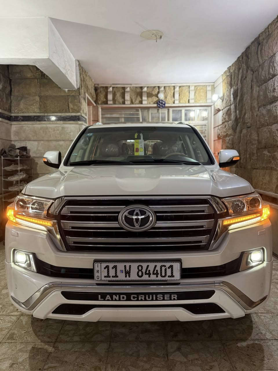 السلام عليكم
للبيع تويوتا لاندكروز 2018 بريم اصل ام الدفدي 

مكفوله كفاله عامه من قطره صبغ مغلفه bbf بالكامل ماشيه 40 حقيقي السياره جديده بمعنى الكلمه مال بيت  محرك 6سلندر 4000مواصفات فول واحد على واحد رقم بغداد الدولي الجديد بسمي شخصياً للستفسار الاتصال *********** مكاني بغداد
