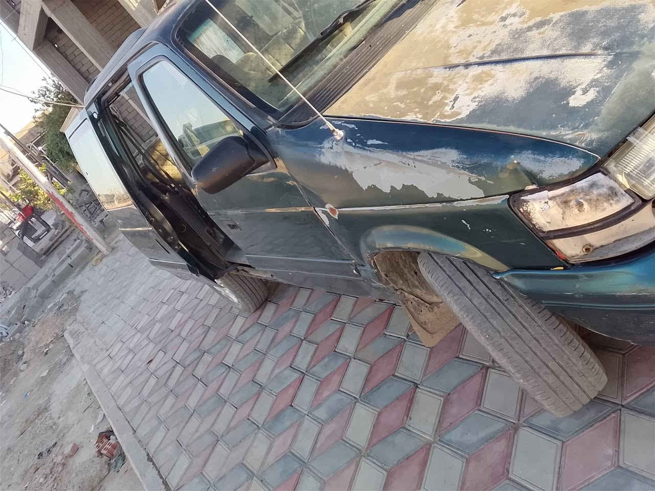 السلام عليكم 
دوج كرفان 
صلاح الدين الرقم الجديد
سنويه لل30 
كير محرك كورلا شرط 
صدرها نص عمر
السياره ناعمه حلوه بالمشي  
تايراتها زينه
داخلها نضيف 
كهربائيات شغاله 
الجام الامامي جوبي شغاله
باسمي كرابتي شرط التحويل 
نواقصها نضوح مشط ستيرن والجام الخلفية 
سعرها 30 وبيها مجال حك الجيه 
مكاني تكريت القادسيه 
***********
