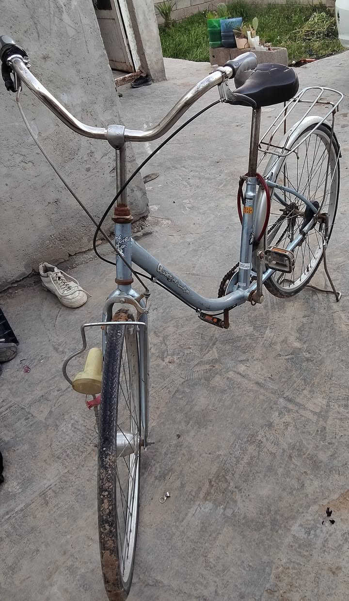 بايسكل حجم 26 للبيع السعر 65 وبي مجال 
***********
