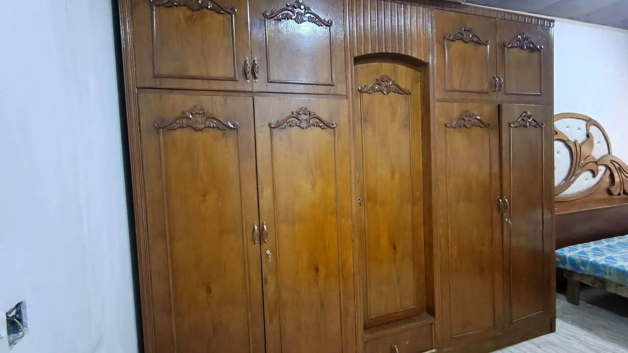 قنصور ملحق 5 ابواب 5ملم
ضهر قنصور جمبر  
مع زاويا بابين 
سعر 550 مع مجال بسيط
*********** اسيا
*********** كورك
