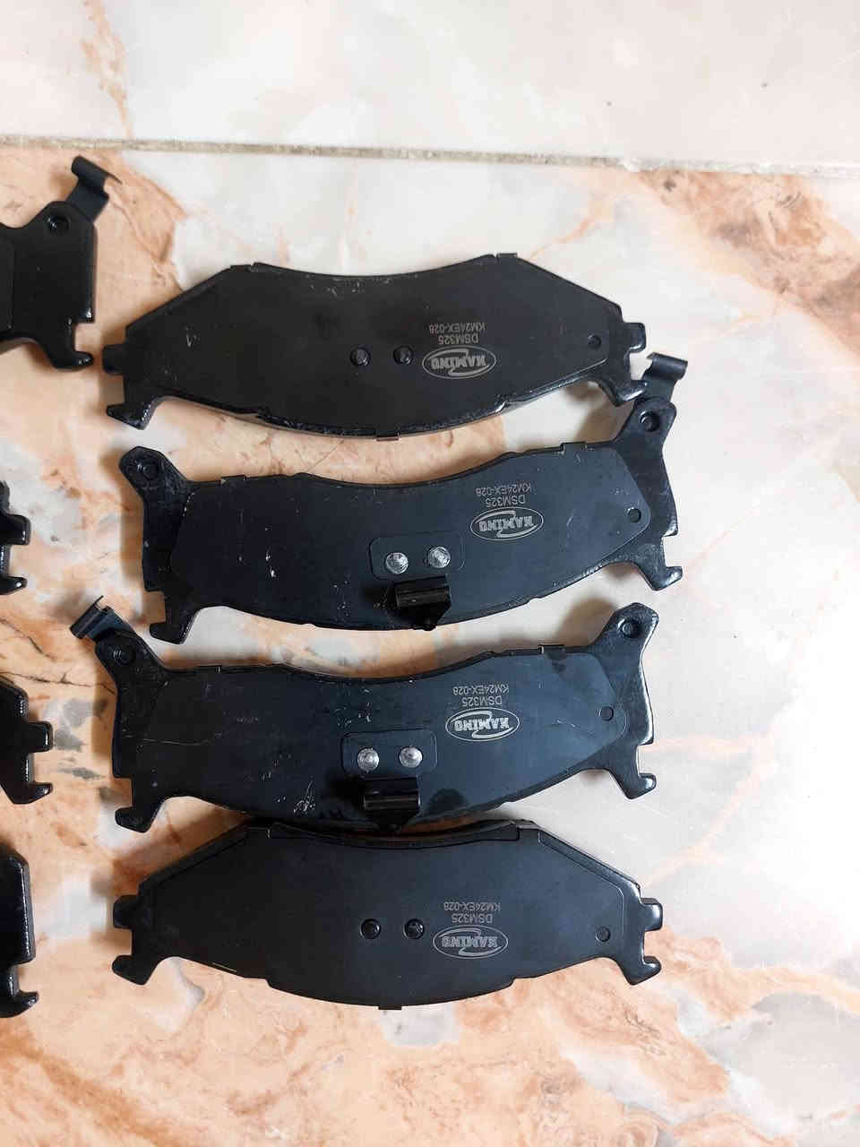 السلام عليكم.  دسكات امامية لسيارة كلايزر7راكب  حجم15 وحجم 14موديلات 91_95 &96_2000 سعر التخم25الف كما يوجد توصيل لجميع محافظات العراق وتساب او اتصال***********
