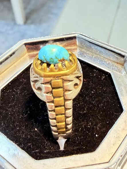 لبة نيشابوري صياغة رولكس ثقيلة  حجم حلو سعر 65 الف
***********
توصيل متوفر
