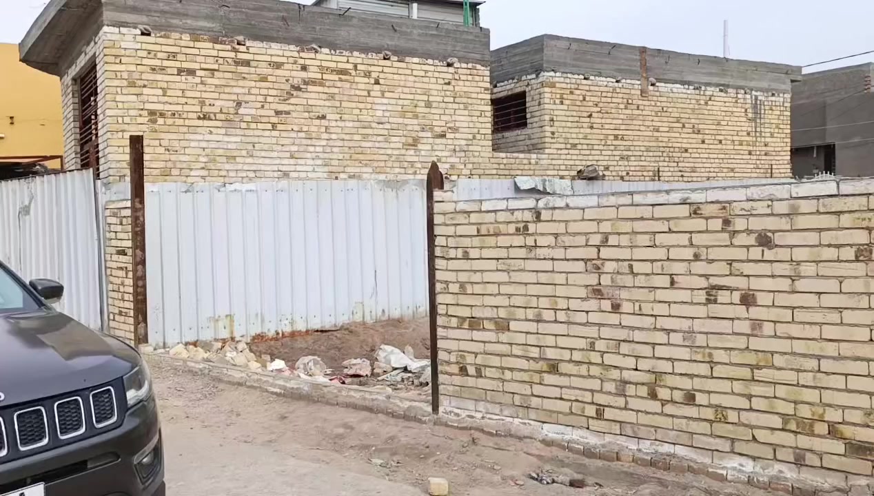 قطعه ارض مساحه 360 متر  
شارع استاذ خالد قرب الحسينيه 
الاستفسار ***********
او مراجعه مكتب (عقارات العويسي) عنوان المكتب شارع البطاوي قرب عارضه المزاد
