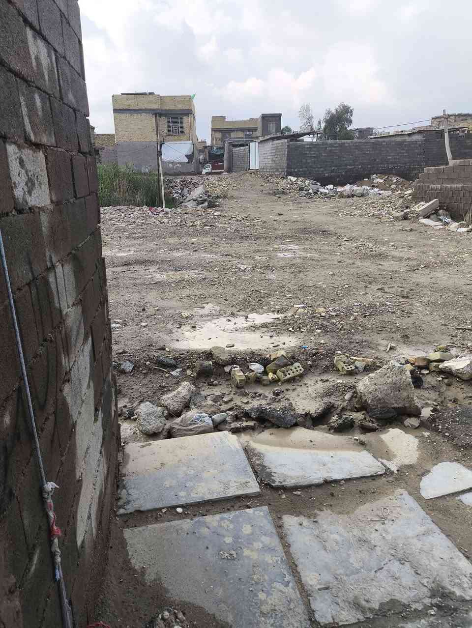 سلام عليكم بيت واقع حال 100متر بسعر مناسب غرفه وصاله والمنور مسوي مطبخ سقف عگاده الحسينية شارع سيد مطر خلف أسواق هشام يم البو دراج ***********
