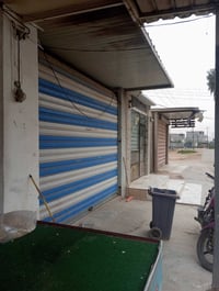 محل للايجار • بصف الملعب • شارع عام