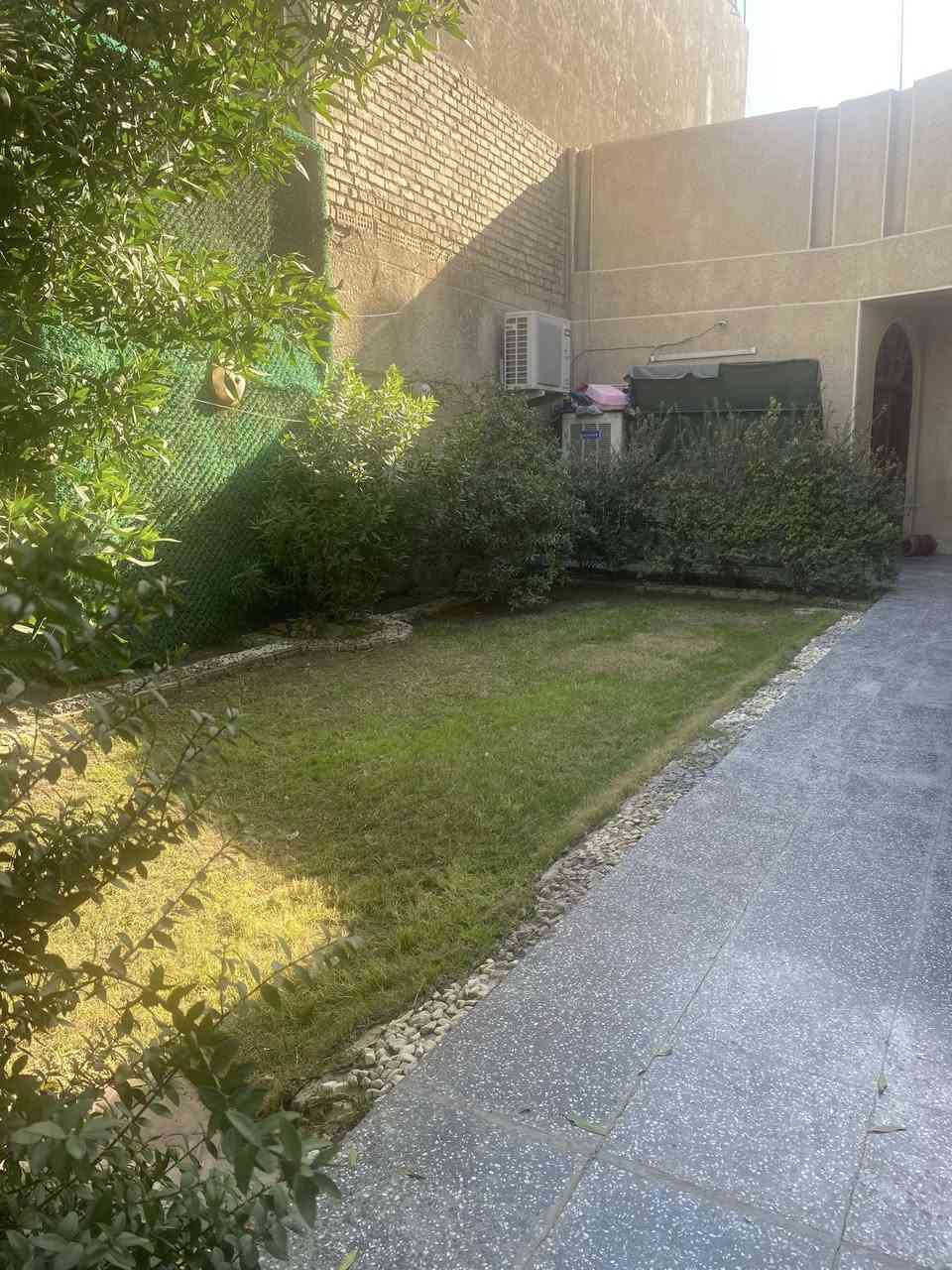 🏠🏠 عقار للبيع 🏠🏠
المساحة 200 متر 

الواجهة 7.25

النزال 27 

كراج اتساع ٣ سيارات + حديقة 

مدخلين  صالة ومطبخ 

غرفة نوم خدمات صحية ومنور 

الطابق الثاني غرفة نوم كبيرة مع البيتونة 

الشارع + رصيف عريض 

الموقع بغداد المشتل

للاستفسارات الاتصال على الرقم

0776 629 6877
