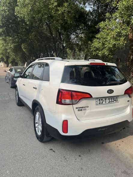 السلام عليكم 
كيا سورنتو 2015
محرك V4 / 2400
ماشية 138
محرك كير تبريد كفالة 
المواصفات
تحكمات ستيرن جهتين - اشاير بالمري 
مثبت سرعة - ايكو 
ضرر 
نص بنيد صبغ + جاملغات امامية 
 مكان السيارة بغداد / بغداد الجديدة 
***********
