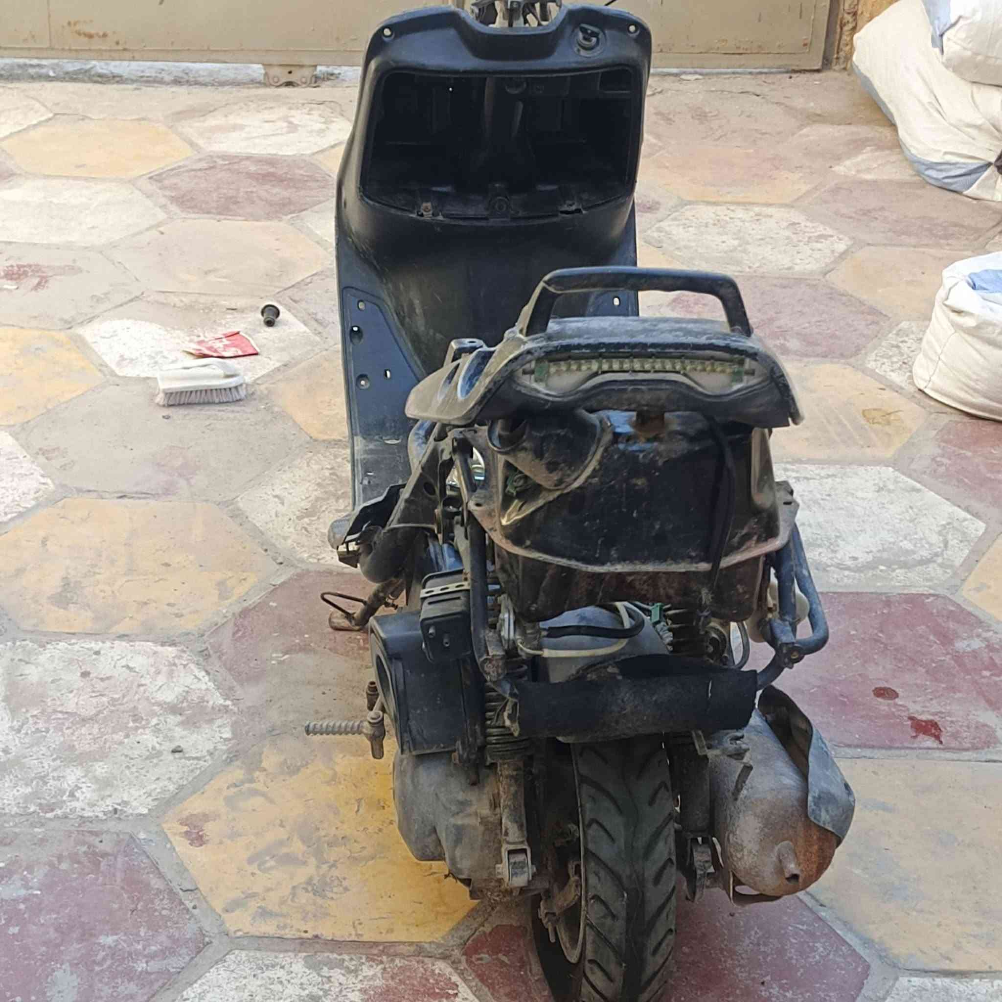 السلام وعليكم
دراجه فراشه الدراجه صارله 3 اشهر متروكه قبل لاتنترك مجفته جديد وغراض التجفيت اصلي اني ابيع كوم حديد السعر خاص رقمي *********** العنوان بابل قضاء القاسم
