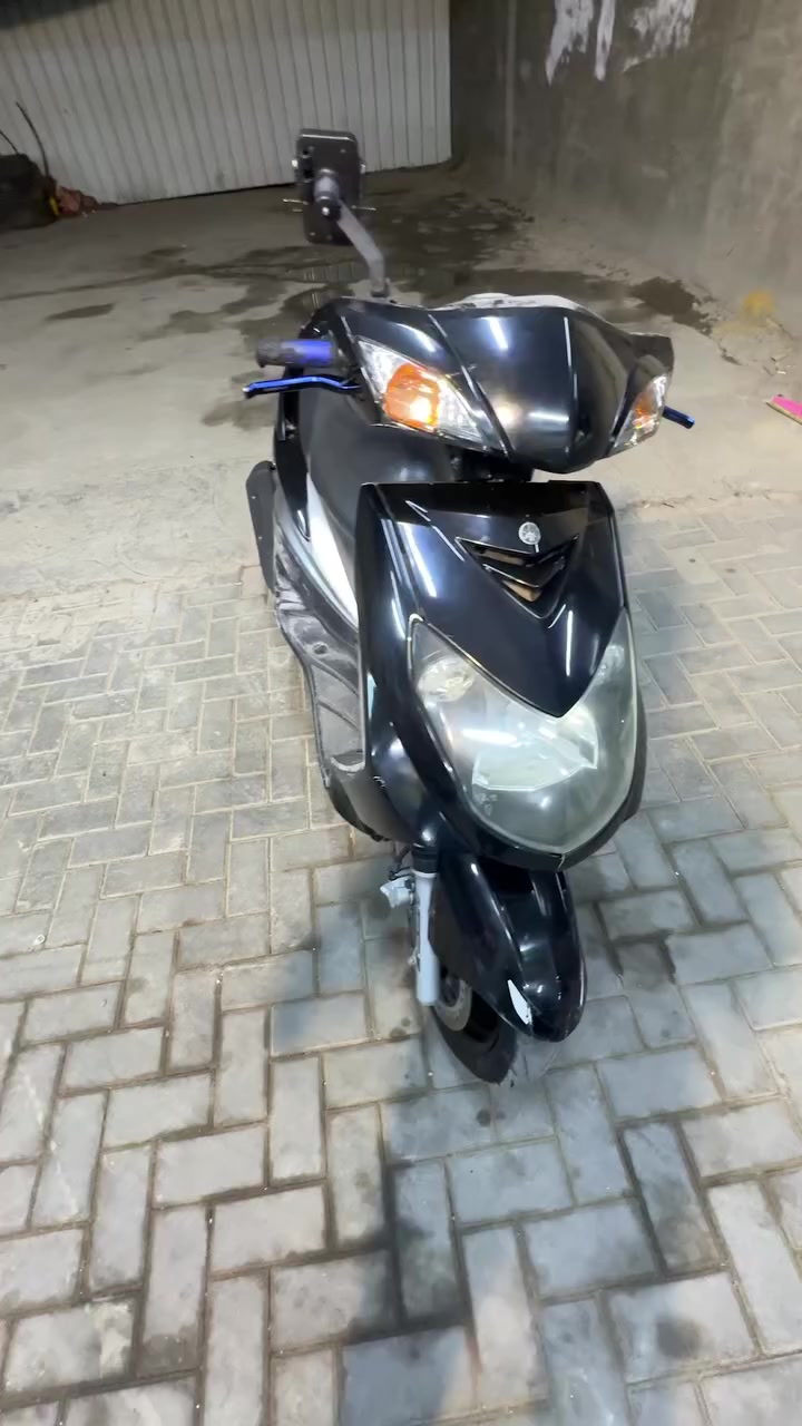 سكنز فحل نوزل خطين للبيع. دراجه صار ٥ اشهر نازله من الرمبه بيهه بس هذا الكسر واضح عدكم مناقصهه ايشي لدراجه شلعه تخبل معدل حلو مكاني حي الجهاد   *********** مكاني حي الجهاد. سعرهه ٨٥٠ وبيهه مجال حك الجيه فقط هاي كدامك الدراجه
