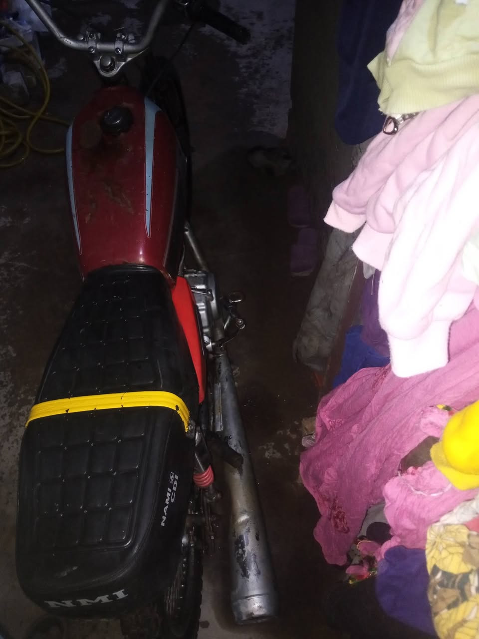 السلام عليكم دراجه للبيع اربعه قير 
كلك بدون اوراق سعرها 150 وبمجال 
مكاني حي نيسان ما متواجد على الفيس تواجد بس واتساب هذا رقم التليفون ***********
***********
