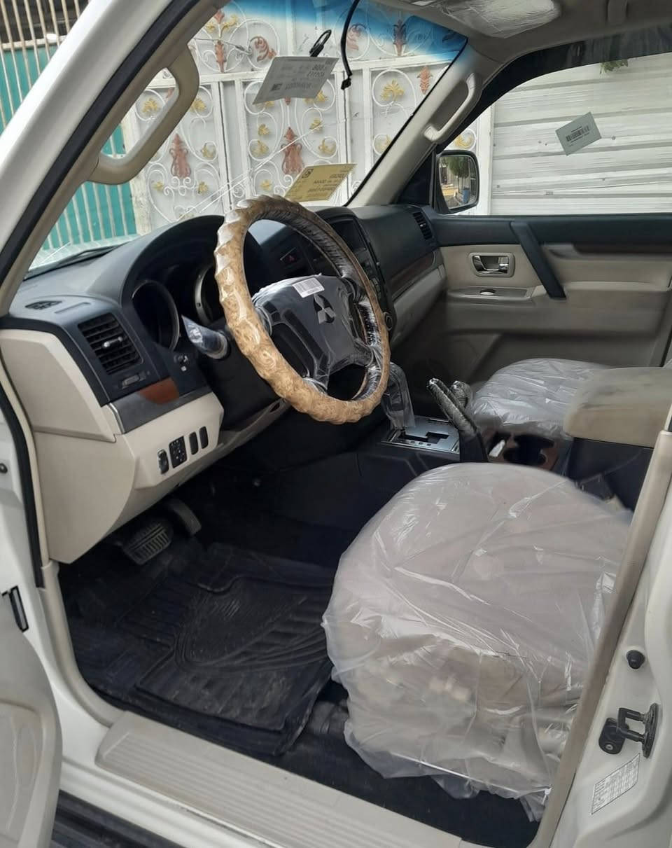 باجيرو موديل ٢٠٠٩ خليجية مكفولة كفالة عامة 
 مكينة ٦ سلندر  3000 / ٧ راكب ٣قطع تبريد فور ويل 4x4 يدات نيكل داخل صاج اشاير بلمري مري شفط ويل كب لون ابيض صدفي ماشية 115وبيهة مواصفات اكثر مكينة وكير خير من اللّٰه صدر امامي وخلفي جدد تبريد ثلج تخم تايرات جدد كهربائيات كلهة شغالة سياره جاهزه من كل شي اي نقص مابيهة سيارة مال بيت سعر 140 وبيهة مجال للشراي 
للستفسار
***********
 رقم سليمانيه الدولي الجديد بسمي تحويل مباشر
عنوان ديالى / جلولاء
