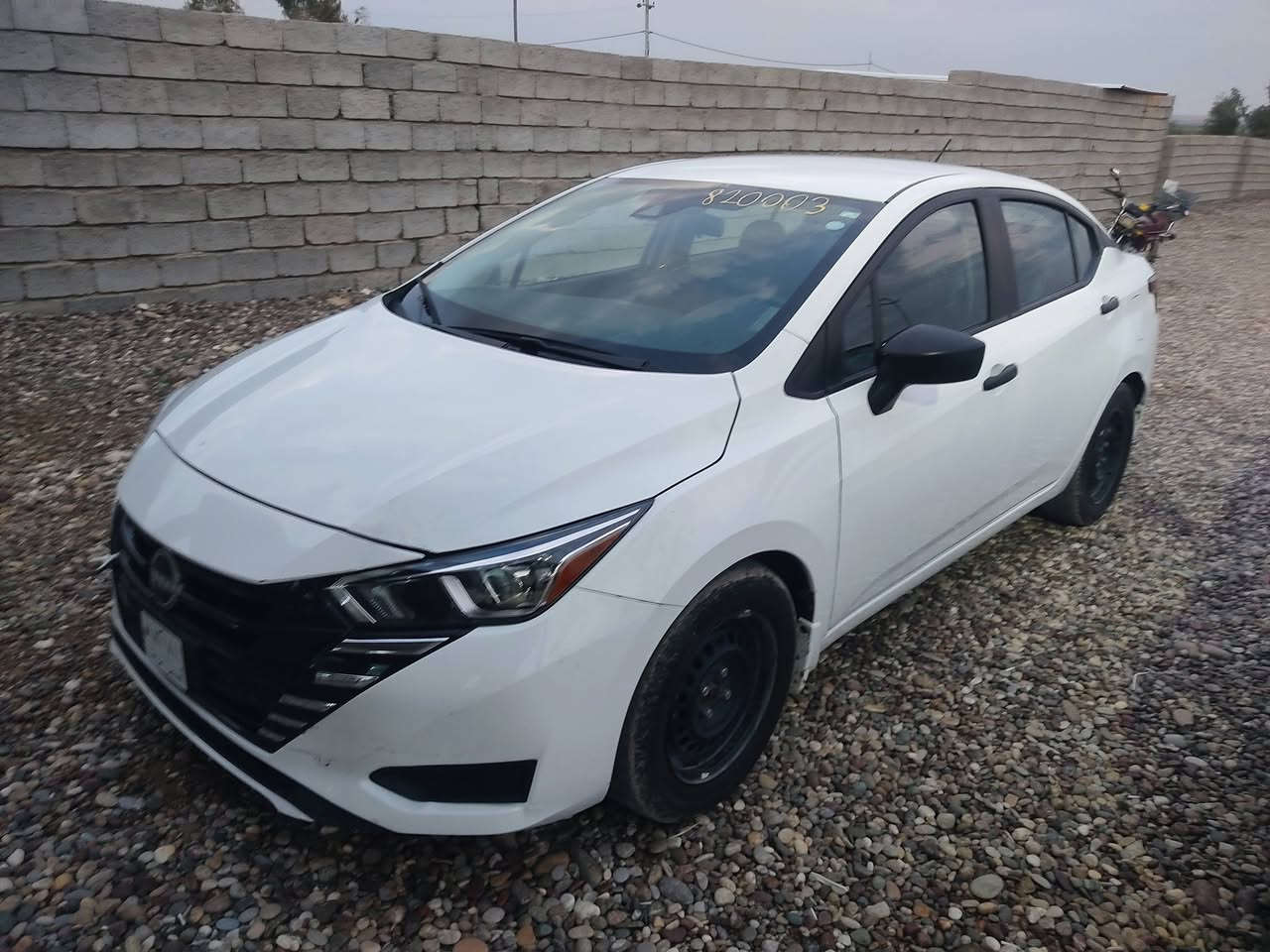 السلام عليكم 
للبيع 
نيسان فيرسا موديل 2024 مواصفات S منفيس حره تترقم في جميع المحافظات ما عدا الاقليم دخول جديد 
 ماشيه 53 الف ميل حقيقي 
بيها نص الصندوك وربع الچاملق الخلفي فقط قطعتين 
بدون دواخل بدون ايرباكات 
صور الشاصي والضرر مرفق بالمنشور 
السعر 128 وبيها مجال 
عنوان السياره ناحيه الزاب قريه اصبيح تحتاني 
للاستفسار الاتصال على الرقم التالي 
 ***********
