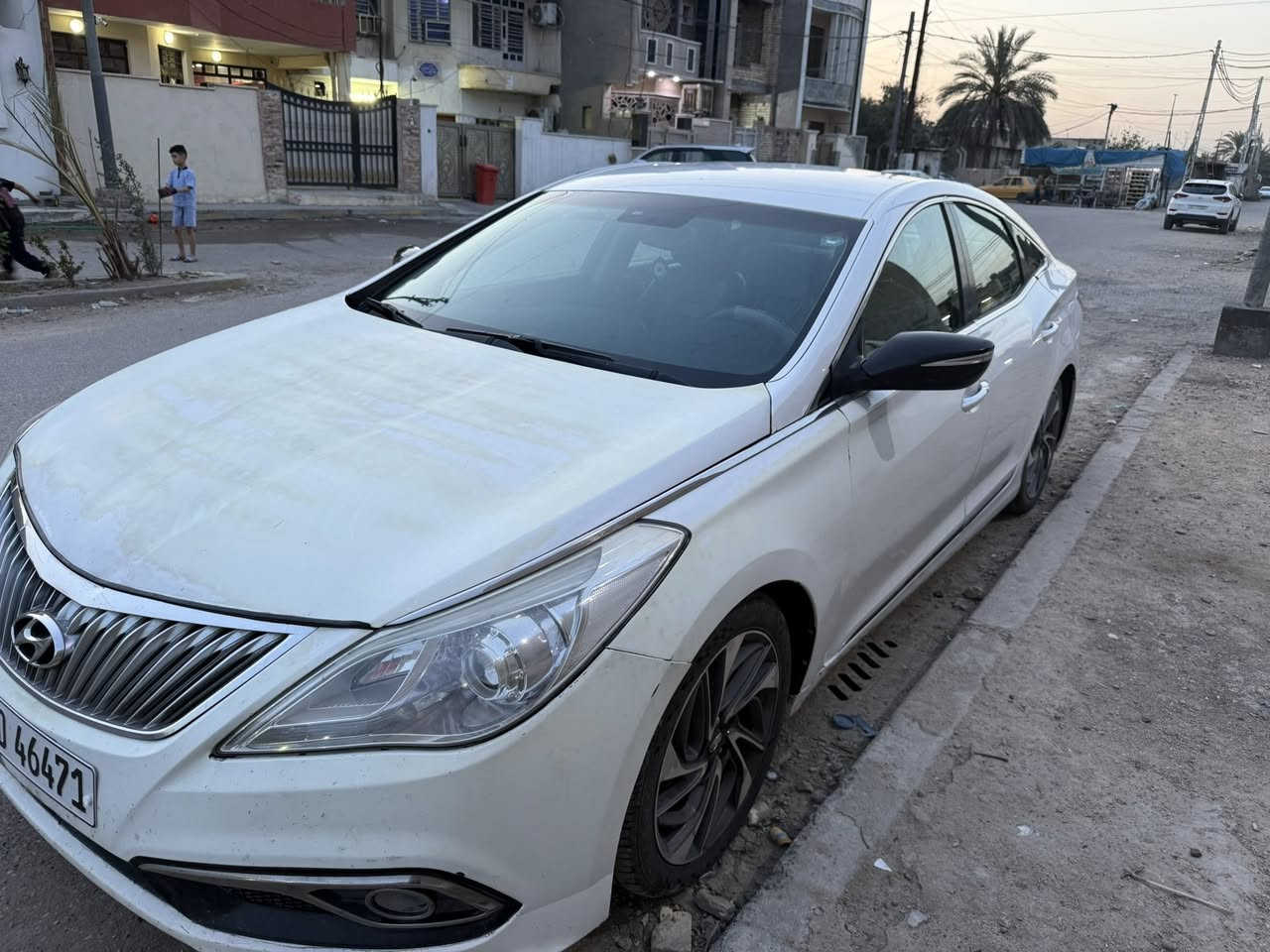 ازيرا موديل 2015 للبيع
فول مواصفات باستثناء فتحة السقف
المكينة 6 سلندر 3300 
بصمة تشغيل
بصمة ابواب
كشنات جلد تدفئة وتبريد 
قطعتين تبريد 
مري شفط
كاميرة خلفية
حساس ولدات امامي وخلفي 
ويل كب 19 كروم
سيارة نشطة جدا گير ومحرك مكفولات من الفتح
رقم انكليزي اربيل وهزة قبل شهر سويهتهه باسمي، يعني تحويل مباشر.
ماشية 113 الف، وبيها ثلاثة قطع صبغ البنيد والجاملغ وباب السايق، ونفس القطع صبغهن شويه جارد ومحسوب حساب تجديد صبغهن بالسعر
تبريد ماشاءالله، حدادية وتايرات كله جديد
سعرها  النهائي النهائي 110، مكانها بغداد الدورة وهذا تليفوني لإي استفسار
***********
