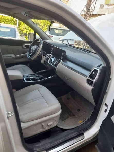 سورنتو خليجي موديل ٢١ مكفوله من الصبغ والضربه ماشيه   ٦٤ الف كم السياره فوول واحد  على واحد كل المواصفات مع بصمتيين تشغيل سعرها ٣٠ الف دولار  وبيها مجال باسمي رقم المبايل ***********
