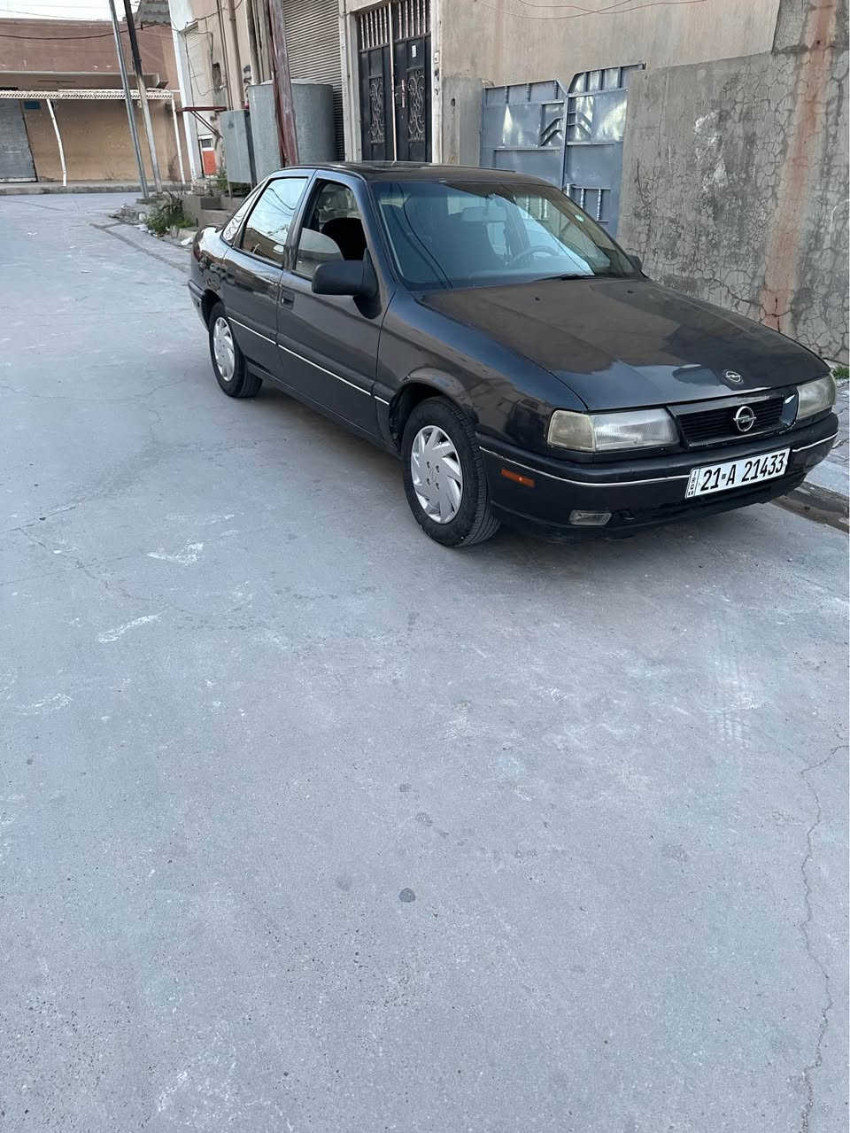 اوپل موديل 1991
مةكينة 18 گير اوتو ماتيك
بي ليدراو ليدراوي نية هيج 
تةنها بوياخ عامة بو جواني
سبوخي جوانة
سلايت 
جام كهربا
رقم سليمانية
رقم و سنةوي تازةية تا 2030
بةناو خومةوةية سنةوي
كارةبايي كامل مةزبوتة 
گةرمي ايش اكات بةشةرت
ناو خورفةي جوانةي
تاخم بيشو پشت لوكة
تاخمي تايةي لوك كراوتة ژيري حةفتةيةكة
كيرو مةكينة بةشةرت لوكن
هةزةي تازةية
 سعري 43 وةرةقةو مةجال  
شوين كركوك رحيماوة رةقةم تةلةفون
*********** كركوك, العراق
