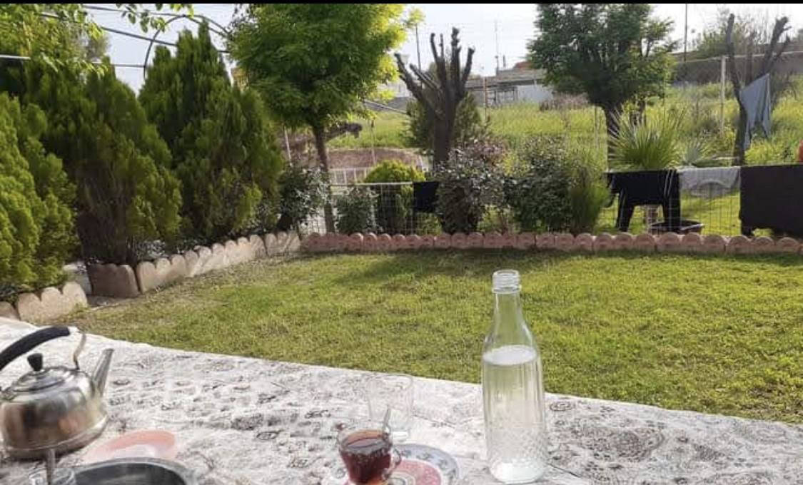 بیت للبیع بحي الشریكه مساحه 700م 200م البناء والباقي حدائق وكراج مال 3سیارات ،،کلها كاشي وثقف ثانوي
رقم المبايل ***********
***********
