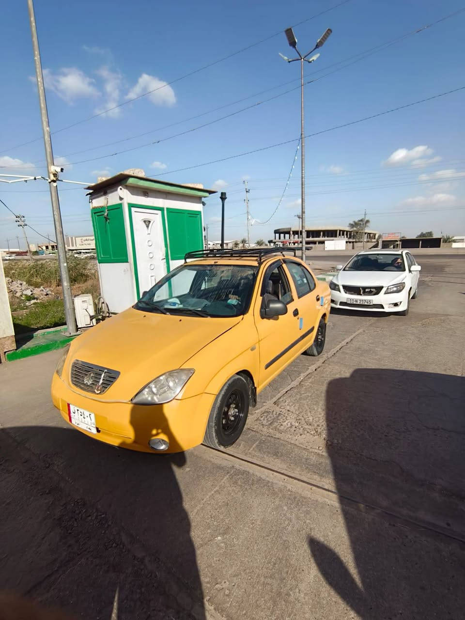 السلام عليكم
طيبة للبيع موديل 2015 سيارة خير من الله كير ومكينة خير من الله معمرة خياسات وكهربائيات كاملة تخم تاير جديد داخلهة  نضيف والسيارة كاملة 
السعر 38 وبيها مجال 
مكانهة جسر ديالى القديم فلكت المدائن 
***********
