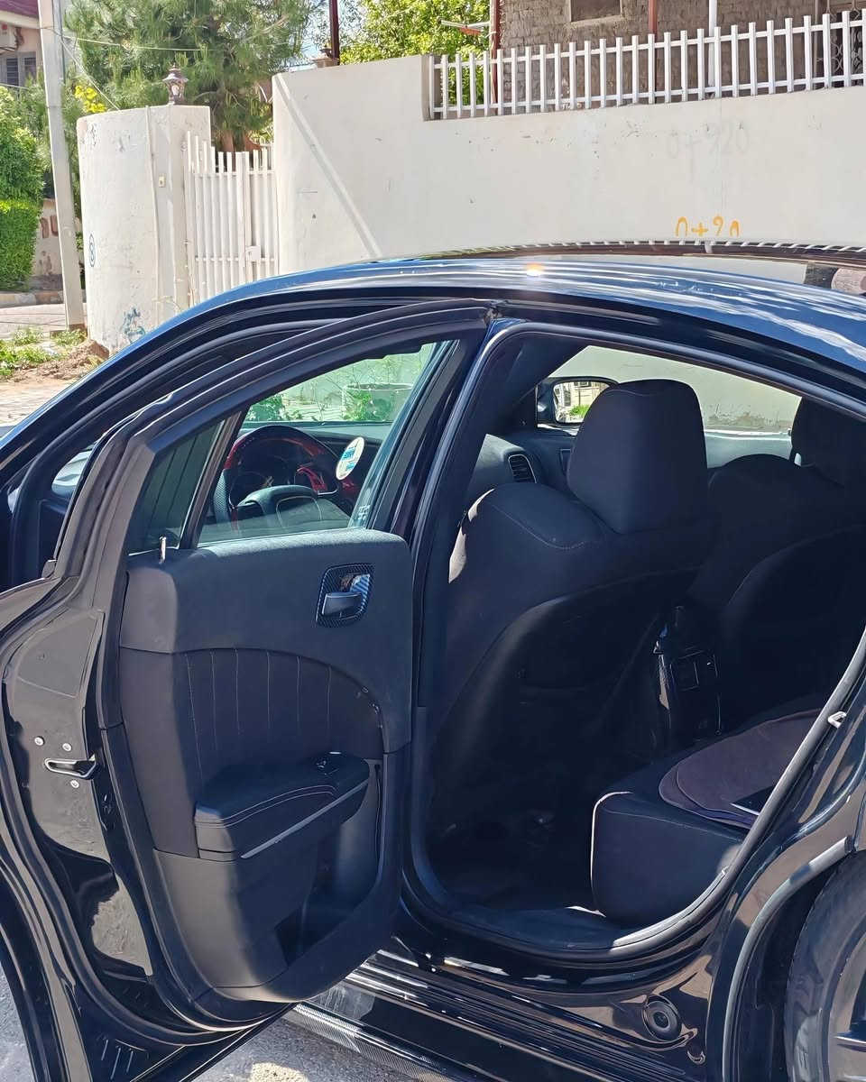 سلام عليكم دوج تشارجر آر تي
موديل 2019
 سوبر تراك باك محرك v8 5700
ماشي ٨٩٠٠٠
ستيرن rpm
سقف روز رايز
قاعدة بانص
دعامی محول الي دعامي srt
دفيوزر srt
ولف حماوه ريس سينك
شوته سبورت
كاج كان
كماليات فول
داخل كاربون فايبر فول
دبل هوائي كات باك 
كير تحكم باطل شفت
رقم سليماني
للتفاصيل أكثر 0770 369 1417
@إشارة
