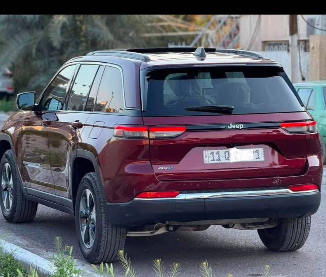 ‎جيب كراند شيروكي لمتد هايبرد بلك ان

‎وارد امريكي فول بدون ايرباك  كلين دخول جديد 
‎‏ Grand Cherokee limited 4Xe 2024 2.0L
‎  فول مواصفات ماشيه 14mi   بحالة الوكاله جديده  
‎لون ماروني رقم بغداد جديد
‎🟫 حجم المحرك ٢٠٠٠ تيربو جارج ٣٧٥ حصان مع محرك الكهرباء اسرع من الهيمي

‎نظام الشحن : الشحنة الوحدة تمشيك ٤٥ كيلو بدون بانزين نهائيا يعني بالداخل متحتاج بانزين بس اشحن كهرباء  

‎  محرك تيربو + هايبرد + بلك ان 
‎جميع الايرباكات  سليمه 
‎     بيها طخه خفيفه بلدعاميه الخلفيه  وع وضعها حتى ممكحله    

‎🔴 حساسات خلفية

‎🔴 ‏‎حساسات جانبيه بالمري

‎🔴 خمسة راكب 

‎🔴 رادار 360 درجة 
🔴  تحديد مسار   

‎🔴  تبريد قطعتين 

‎🔴خمس انضمة قيادة 

‎🔴 بانوراما 

‎🔴 دفع رباعي. 
🔴 كير ماوس مع وضعيات القياده المختلفه للجبال والطرق الوعره والرمال والطين
‎🔴 شفتات ستيرن 

‎🔴 هاند بريك بصمه 

‎🔴 ️مقود جلد + تدفئة 
🔴 شفتات ستيرن

‎مواصفات اخرى 

‎1️⃣ لايتات لد 

‎2️⃣ هيترات في الكشن 

‎3️⃣ شاشات دجتل شاشه كبيرة مع نفكيشن GPS بدون نت 

‎4️⃣ كراسي خزن ميموري  

‎5️⃣ سستم صوت ALPINEو دمام خلفي بلادي 

‎6️⃣ تشغيل عن بعد

‎7️⃣ نظام محاكاة العجلة الذكي 
‎ نظام ملاحة 

‎9️⃣ نظام قيادة ذاتية بريك امامي خلفي اوتو (توقف ذاتي عند السهو)     
السعر     . 35800.   بيها مجال بسيط
‎🔟 مكان بغداد الكرخ 
‎للاستفسار *********** بغداد, العراق
