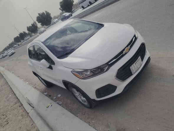 السلام عليكم 
سيارة شوفرليت تراكس ٢٠٢٠ معوقين رقم مثنى حادثها خفيف صندوق فقط موضح بالصور مع السونار السعر ١١٠ 
الاتصال على الرقم ***********
