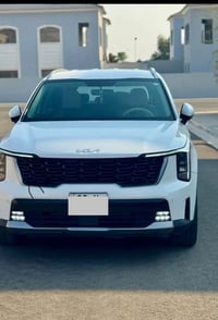 سورنتو ٢٠٢٤ رقم بغداد مكفوله من كلشي ماشيه ٢٥  مواصفات بصمه شاشه متصله...