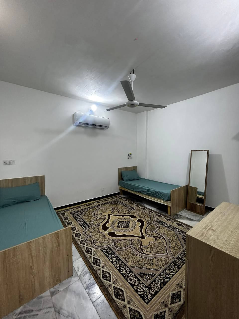 شقه موثثى للايجار
📍شارع البوبيات مقابيل عامود 23 على الشارع العام

قرب الروضتين والامام 

تحتوي على غرفتين نوم وصاله واستقبال ومطبخ وصحيات 

مع كامل الخدمات مدفوعه 

/الكهرباء والمولد والانتريت 

للاتصال ..***********
