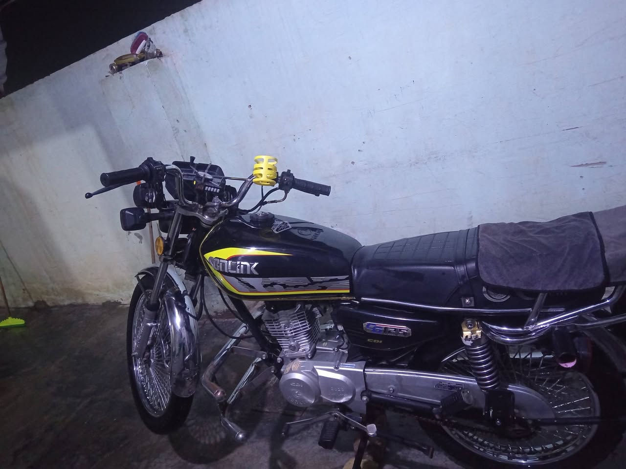 السلام عليكم دراجة 23تايكر 
اوراق كارتونية وحدة 
مكان ديالى شهربان 
باقي تفاصيل عل اتصال 
***********
السعر(500)بيها مجال 
مستعجل عل بيع
