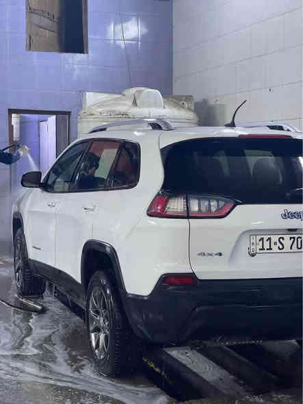 Jeep Cherokee 2020 latitude

محرك 2.4 ، 4 سلندر ( 180 حصان ) 
دفع رباعي ( SUV ) رياضي 

السيارة فول مواصفات

مكيف ثلج ❄️ 
تدفئة كشنات وستيرن 
تخم تايرات جديد واثنين احتياط 
تاير الاسبير ما مستخدم 
صدر مبدل جديد 
لايت ابيض زنون 
تشغيل عن بعد 
باتري جديد 
ادامة لسيارة قبل شهر 
رقم بغداد الجديد 
حادثها جاملغ وبنيد

العنوان بغداد / المشتل 
الهاتف / واتساب ***********
السعر 138 بيها مجال بسيط Colombo
