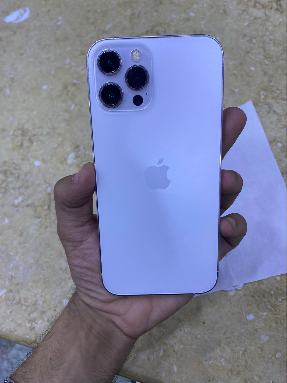 السلام عليكم 
ايفون 12 برو ماكس 
ذاكره 128 شرق اوسط 
بطاريه 81 
جهاز وتر بروف مكفول شرط فحص
ملحقات كارتونه فقط 
السعر 425 الف 
مكاني بغداد بلديات 
رقمي *********** واتساب فقط بغداد, العراق
