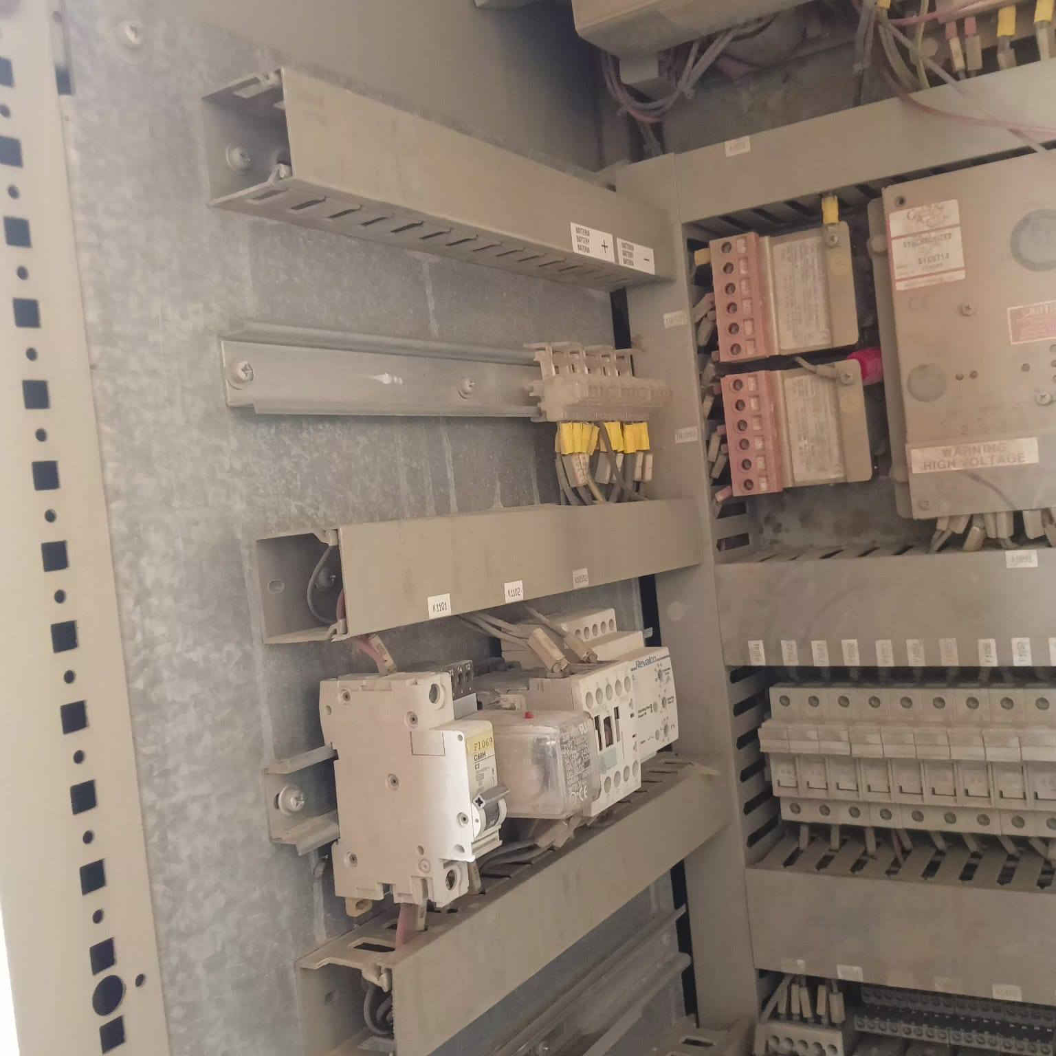 السلام عليكم بورد مولدات للبيع 
الحجم 120*200*60 المكان بغداد الإستفسار الاتصال***********
