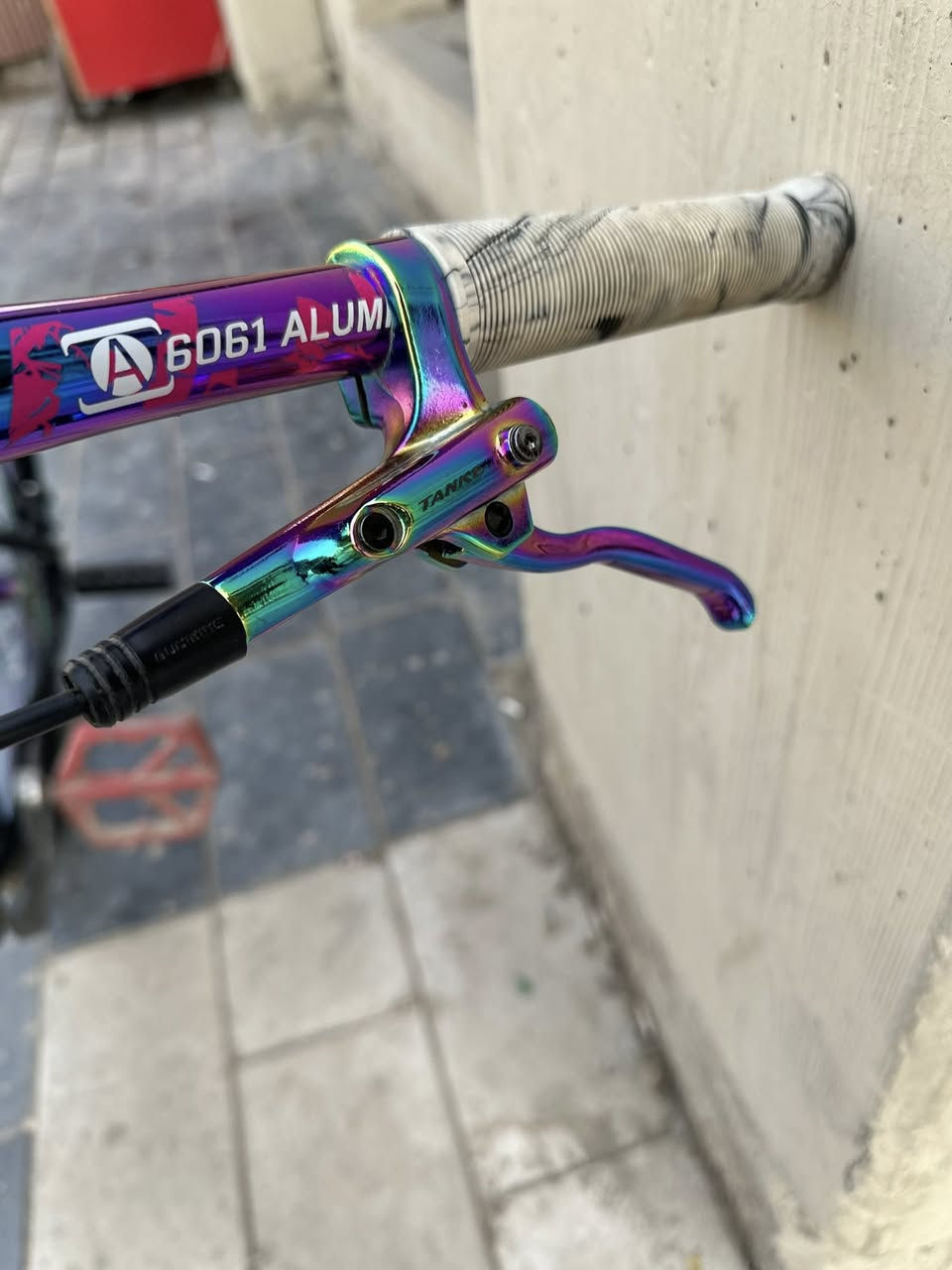 سلام عليكم 
بايسكل استعراضي للبيع
من شركه. APPAL ANCHIA
حجم 26
يحتوي على. 
سيامه 7 الوان 
ستيرن 7 الوان
ركبه 7 الوان 
دبل غاز وليس دهن. PROCK SHOX
برك امامي 7 الوان. شركه TANKE
برك خلفي SHIMANO
 بطيخه 7 الوان  TANKE
دشلي 12 نمره 
قرص برك خلفي 180 حجم 7 الوان 
شيال زنجيل 
ويحتوي على سيامه 7الوان.

السعر 450 وبي مجال

للتواصل 
الرقم ***********.            المكان شارع حيفا
إنستا 22aa8088

المكان شارع حيفا
