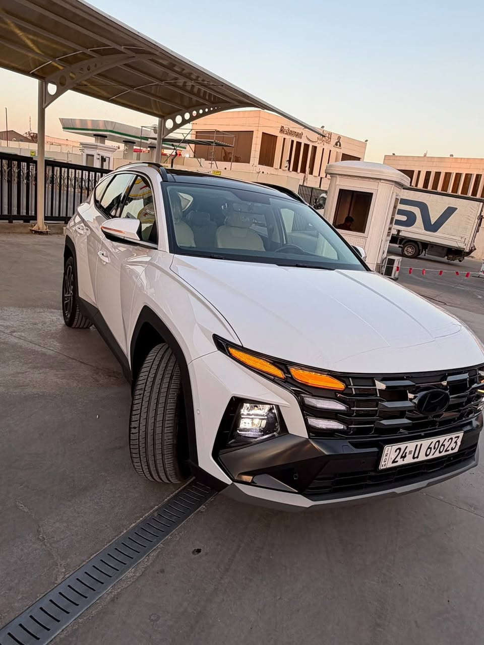 🚗🔥  هيونداي توسان 2025 بانوراما  🔥
📌 أهم المواصفات:

🌟 سقف بانوراما واسع
💡 إضاءة LED كاملة
📱 شاشة كبيرة تدعم أبل كار بلاي وأندرويد أوتو
🛡️ أنظمة أمان متطورة
🌀 حساسات 360ْ + 4 كاميرات محيطية
🛣️ مثبت السرعة
⚙️ محرك اقتصادي ومتين سعة 2.0L
🔥 داخلية فاخرة مع تبريد المقاعد الأمامية
🛞 ويل كب رياضي حجم 19 للأستفسار ***********
