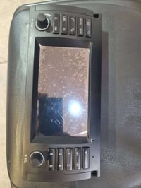 شاشة bmw e39 وe53 للبيع الشاشه مستعمل كم شهر وبعدها جديد مواصفات كاربل...