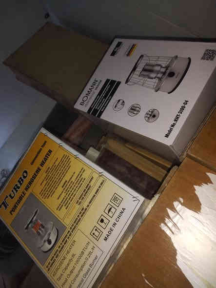 السلام عليكم
صولات نفطيه عدد ٢
ممفتوحه لك
الواحده ٣٥
المكان الكريعات الفرع المقابل لمطعم البلام العائلي موبايل ***********
لانرد علي التعليقات فقط الاتصال
