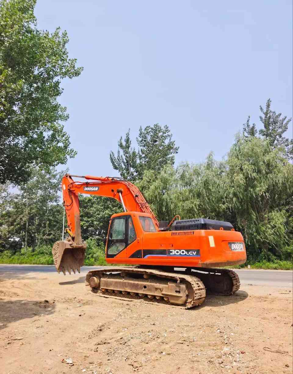 A young Doosan 300-7 machine
It is very beautiful, in excellent condition, and its engine is the latest model.


**إذا كنت صاحب هذا الإعلان وتريد حذفه لأي سبب، رجاءا أرسل رسالة إلى الدعم الفني**
